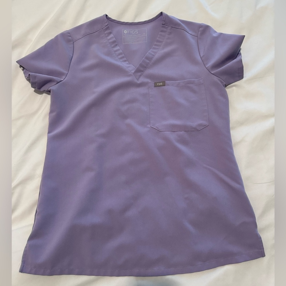Figs Lavender Dew Catarina Scrub top in XS